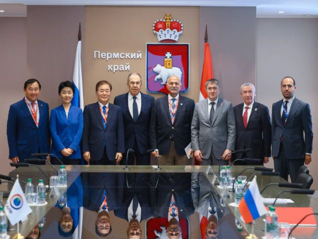 Senator Mushahid meets Russian FM, lauds Moscow’s ‘positive neutrality’