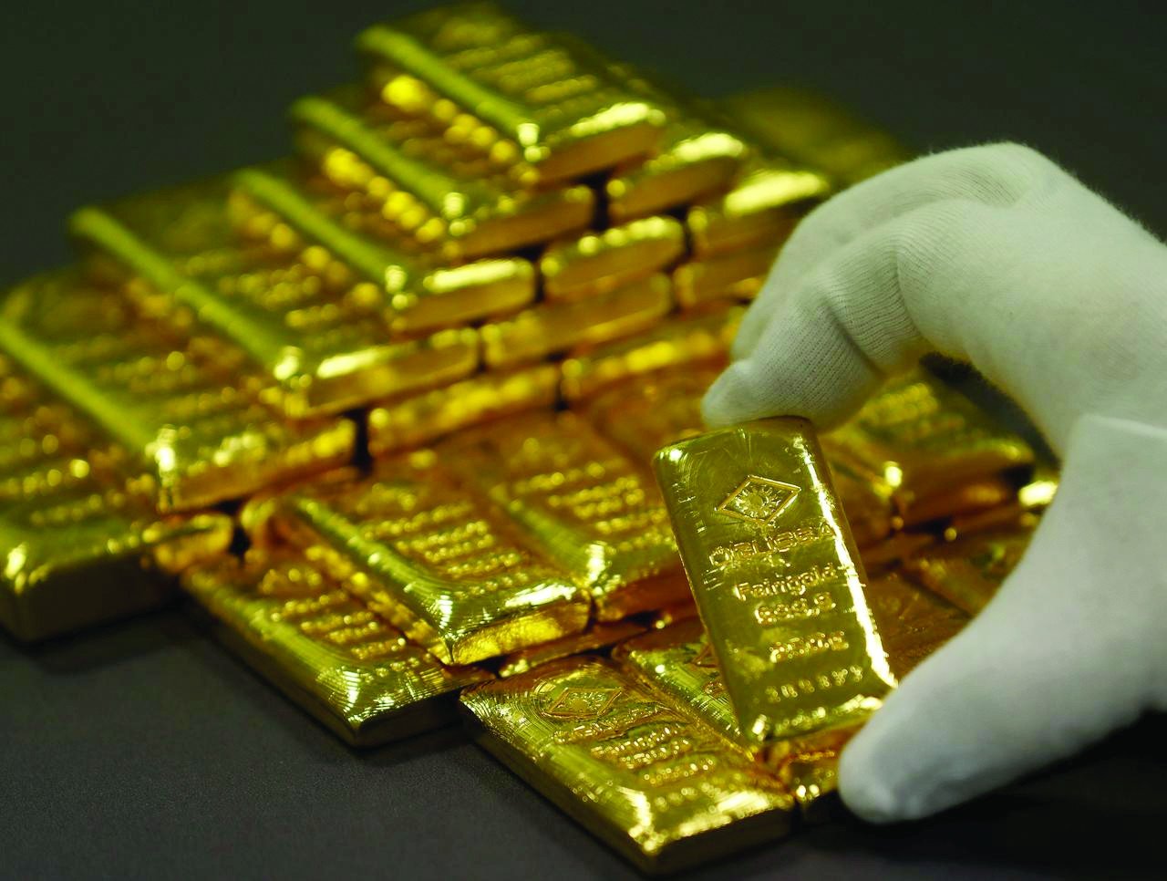 Gold flat as safe-haven demand cools