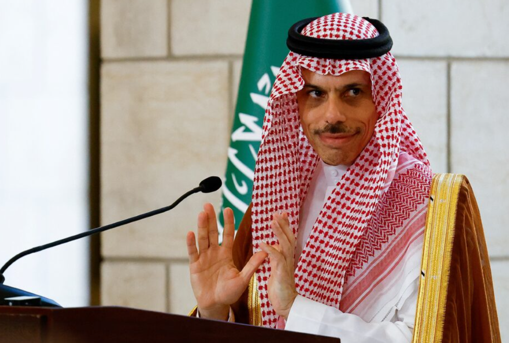 Saudi Arabia and Qatar to fund salaries of Syrian state workers
