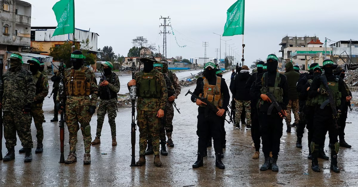 Hamas pledges to free 10 living hostages