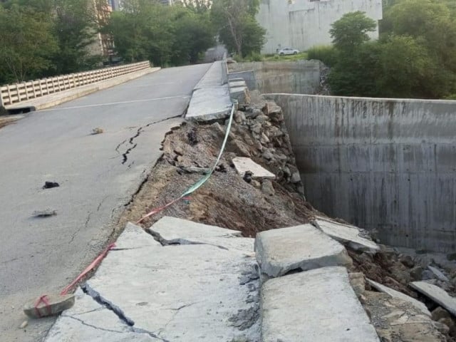 Newly built Jinnah Square collapses after heavy rain in Islamabad