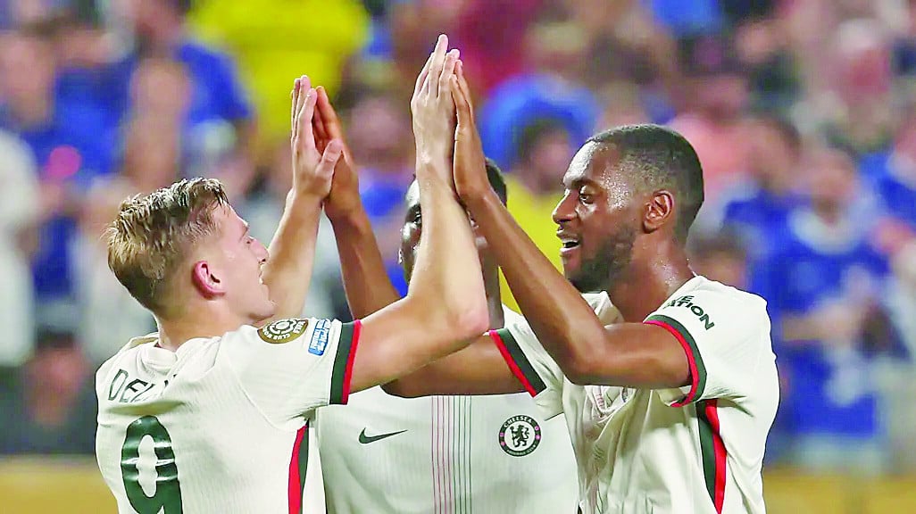 Chelsea through to CWC knockouts