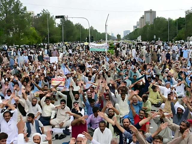 K-P govt employees protest for pay, perks